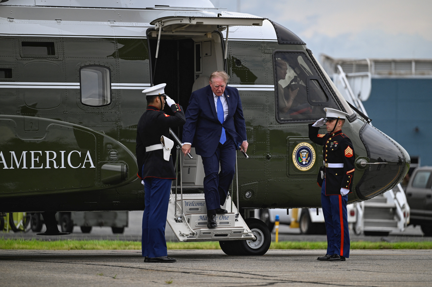 Trump kazayı kıl payı atlattı haber görseli