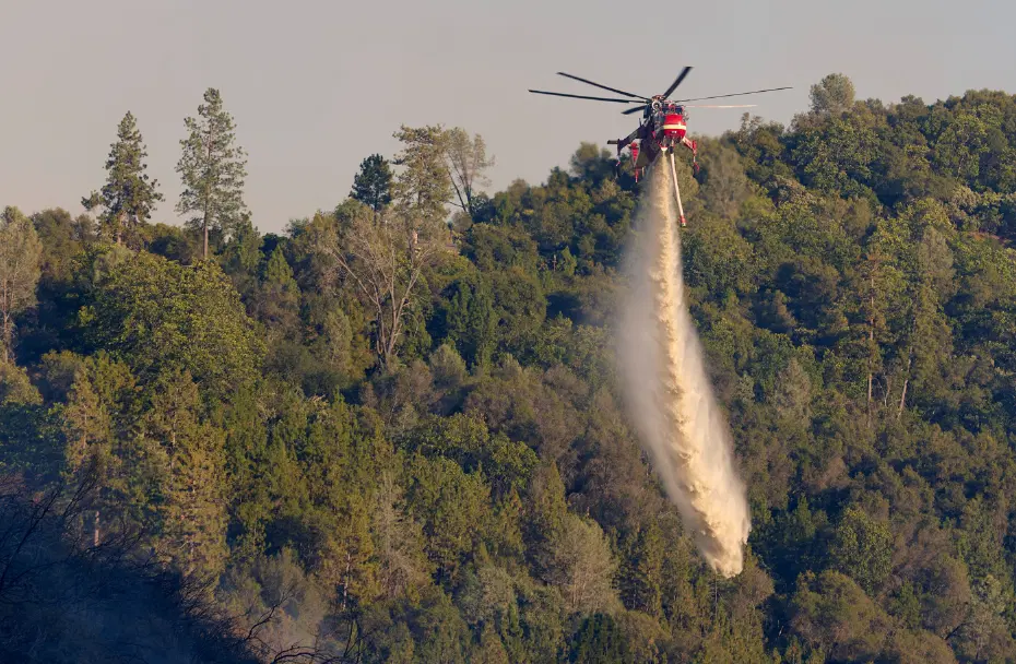 ABD'de yangına müdahale eden helikopter düştü