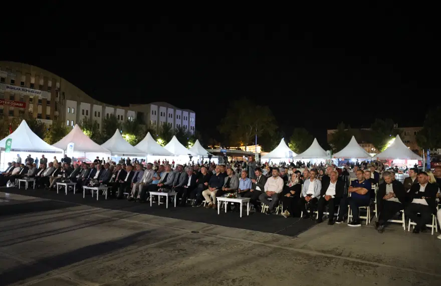 17 Ağustos depreminin 27. yılı: Hayatını kaybedenler anılıyor 7 17 Ağustos depreminin 27. yılı: Hayatını kaybedenler anılıyor 7
