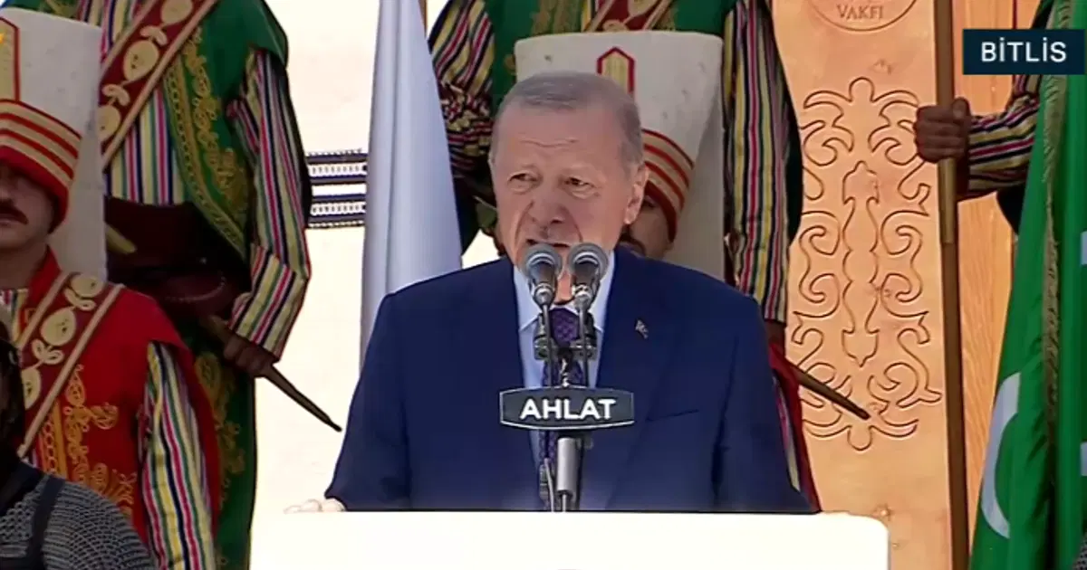 Cumhurbaşkanı Erdoğan: Malazgirt'e giden yol Ahlat'tan açılmıştır