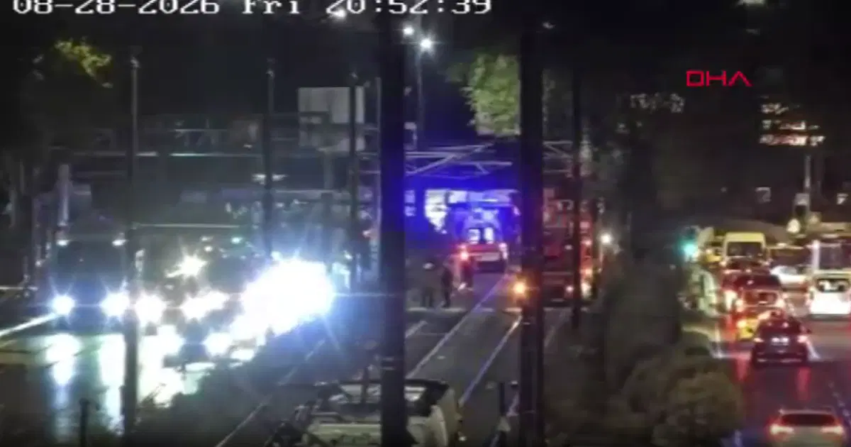 Zeytinburnu'nda iki tramvay çarpıştı