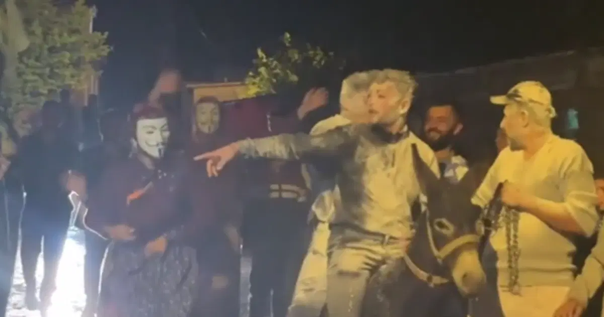 Düğünde eşeğe bindirdiler, un ve yumurtaya buladılar