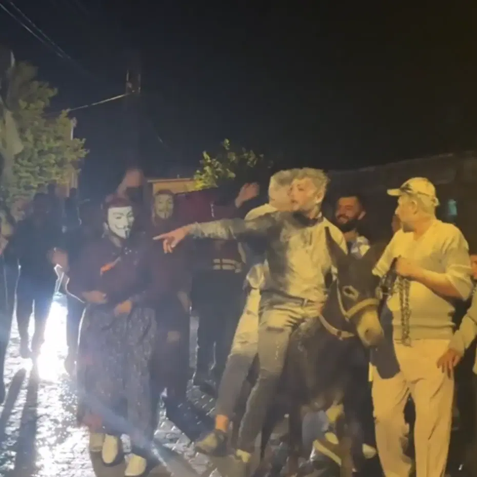 Düğünde eşeğe bindirdiler, un ve yumurtaya buladılar