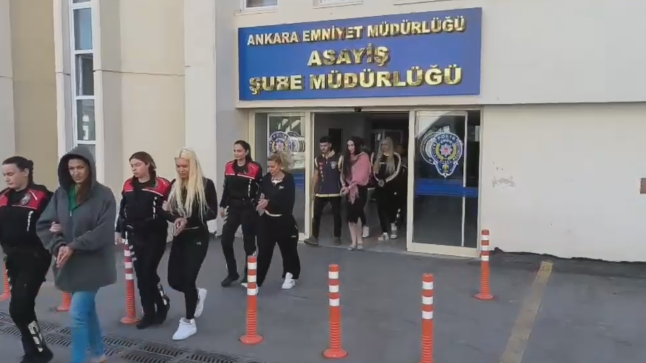Sosyal medyada müstehcen içerik operasyonu. Tuğba Ekinci dahil 5 kişi gözaltına alındı