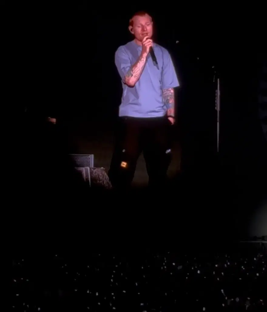"Özgür Filistin" krizi. Sheeran sahnede ağladı: "Savunulamaz büyük felaket"