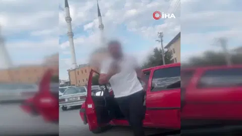 Kendisine korna çalanları ölümle tehdit etti