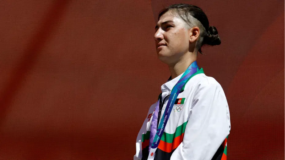 Erkek kılığına girerek bisiklete bindi, Asya Oyunları'nda madalya kazandı