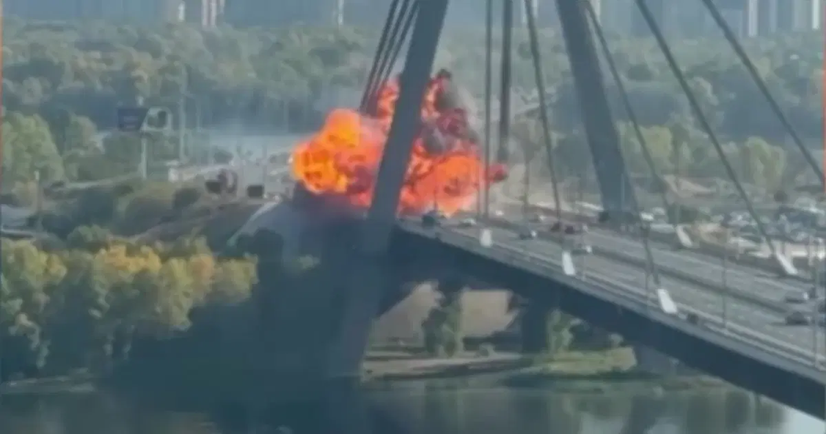 Rusya Kiev'de köprüleri vurmaya devam ediyor