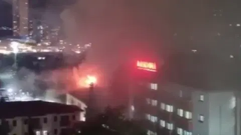 Kartal'da hastanenin çatısındaki yangın söndürüldü. İstanbul Valiliği'nden