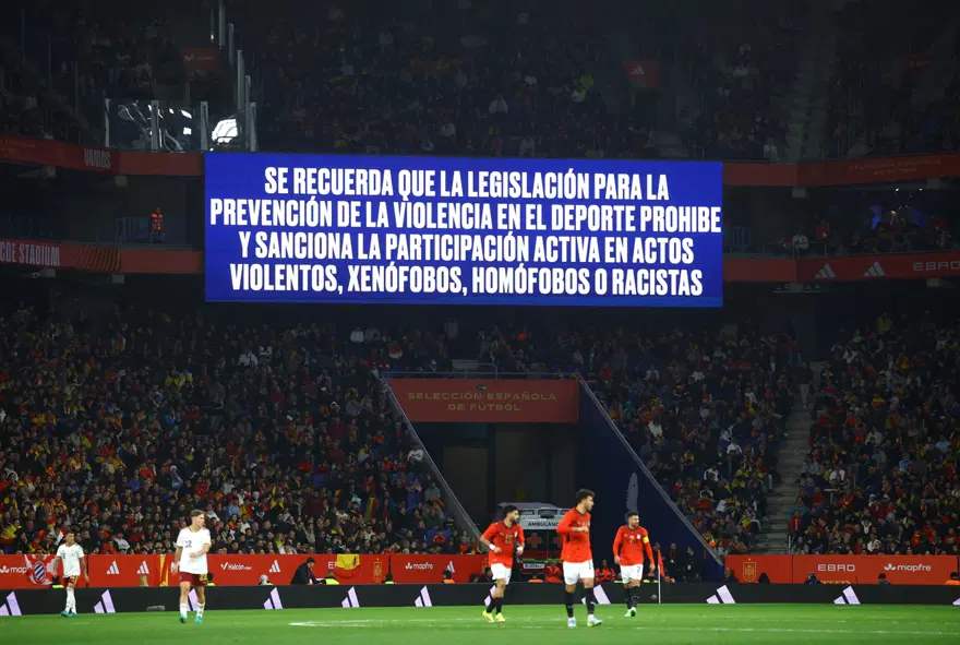 FIFA, mart ayında Mısır ile oynanan hazırlık maçında taraftarın Müslüman karşıtı tezahüratları nedeniyle İspanya