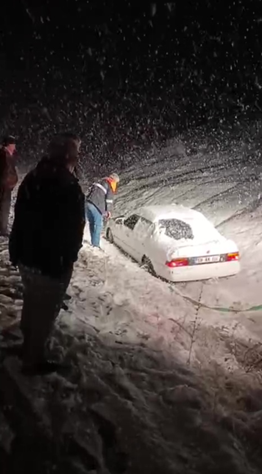 Kar yağışı uyarıları geliyor Sivas'ta 40 santimetreye ulaştı 2 Kar yağışı uyarıları geliyor Sivas'ta 40 santimetreye ulaştı 2