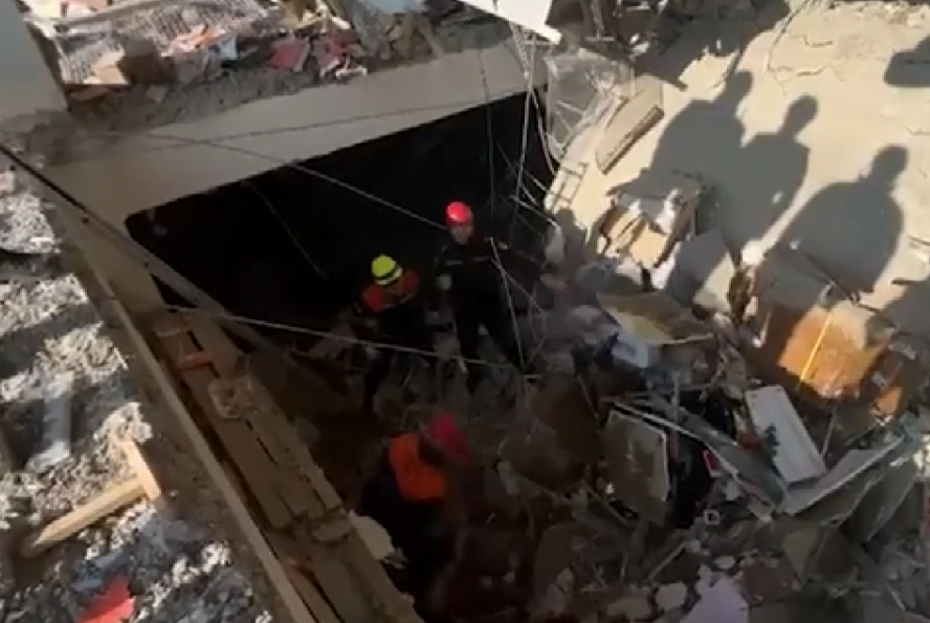 Bakü'de 5 katlı iş merkezinde patlama