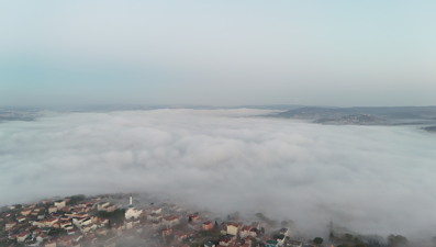 İstanbul Boğazı sisle kapandı, ortaya kartpostallık manzaralar çıktı 