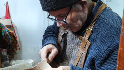 66 yıllık mesleğinde teknolojiye direniyor: Tanesi bin liradan başlıyor 