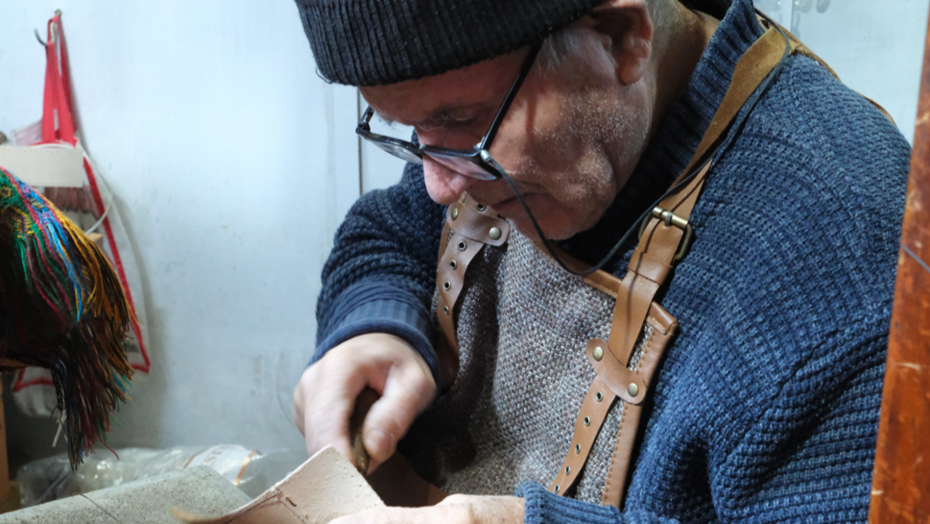 66 yıllık mesleğinde teknolojiye direniyor: Tanesi bin liradan başlıyor 