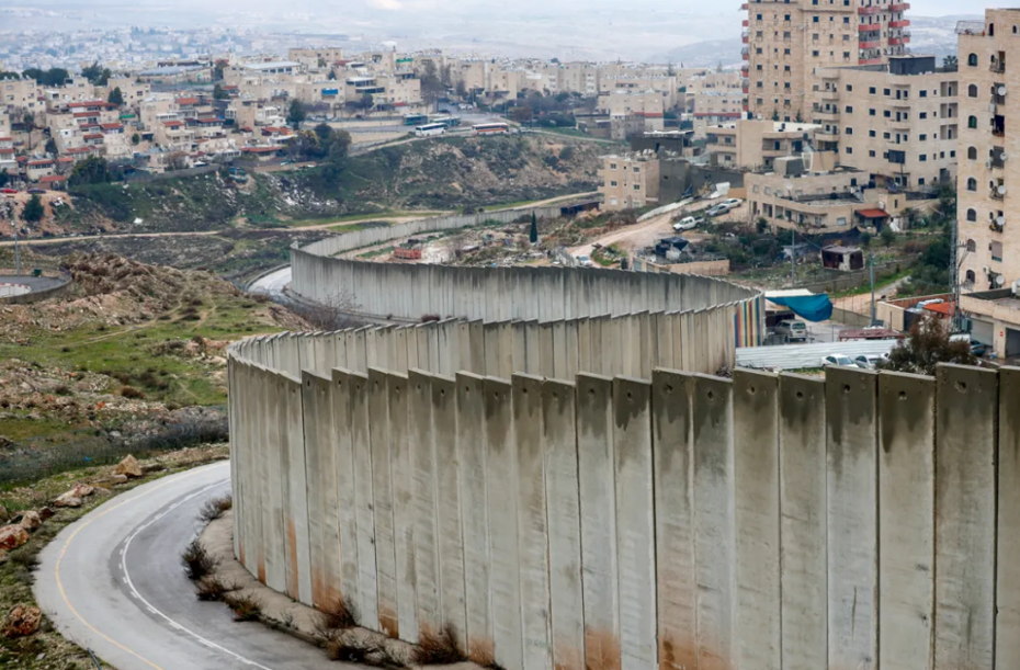 İsrail işgalinin sembolü Ayrım Duvarı'nı şiddetli yağmur vurdu 