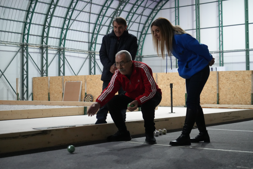 Bayburt'ta huzurevi sakinlerini karşı karşıya getiren müsabaka 1 Bayburt'ta huzurevi sakinlerini karşı karşıya getiren müsabaka 1