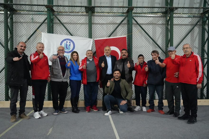 Bayburt'ta huzurevi sakinlerini karşı karşıya getiren müsabaka 3 Bayburt'ta huzurevi sakinlerini karşı karşıya getiren müsabaka 3