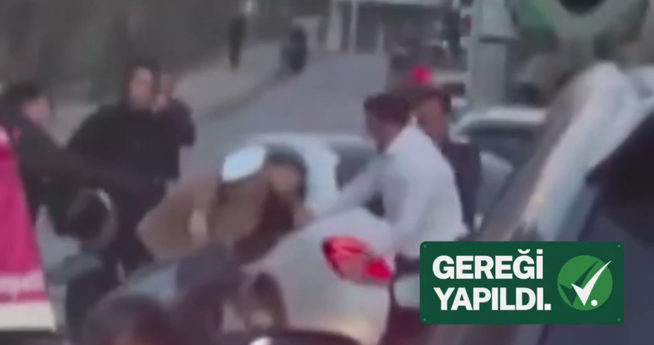 Ters yönden gelip, uyaran motorcuya saldırdılar. Bakan Yerlikaya'dan 