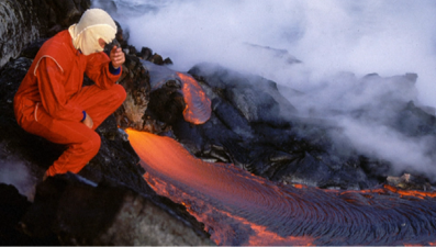 Kilauea'dan fışkıran lavlar kamerayı yuttu