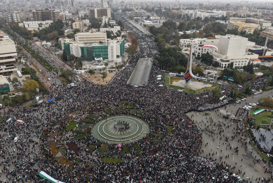 Esad'sız Suriye'nin 1. yıldönümü coşkuyla kutlandı