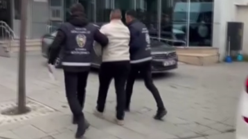 Denize ateş edip &quot;ses terapisi&quot; diye paylaştı, gözaltına alındı