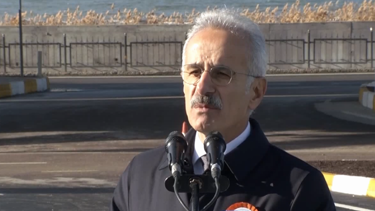 Van Çevre Yolu'nda 28 kilometrelik bölüm açıldı. Bakan Uraloğlu test sürüşünü Togg ile yaptı 