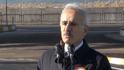 Van Çevre Yolu&#x27;nda 28 kilometrelik bölüm açıldı. Bakan Uraloğlu test sürüşünü Togg ile yaptı 