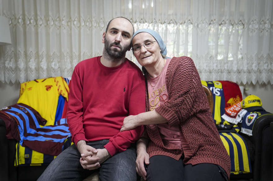 Otizmli gencin futbol sevgisi forma koleksiyonuna dönüştü 