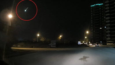Adana ve Malatya'da görüldü. Düşen meteor araç kamerasına yakalandı