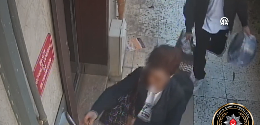 CİNAYETİ OTOMOBİLE BULAŞAN KAN LEKESİ AYDINLATTI 4