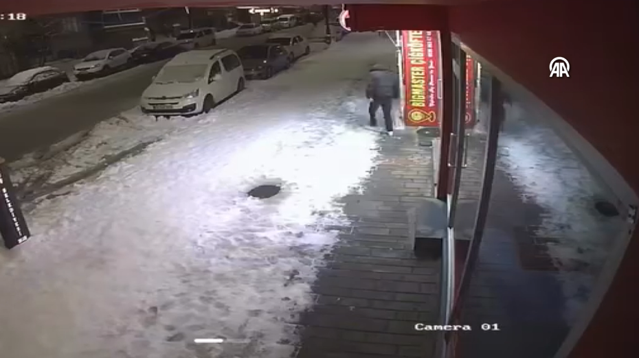 Kar kütlesinden son anda kurtuldu