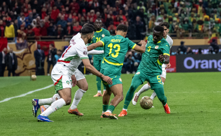 Kupa finalinde penaltı tepkisi. Sahadan çekilip geri dönen Senegal şampiyon oldu
