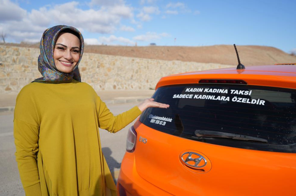 Kırıkkale'nin kadın taksicisi 7/24 mesaide. Bu taksi sadece kadınlara hizmet veriyor