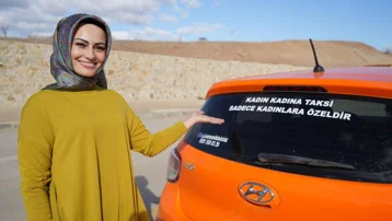 Kırıkkale'nin kadın taksicisi 7/24 mesaide. Bu taksi sadece kadınlara hizmet veriyor