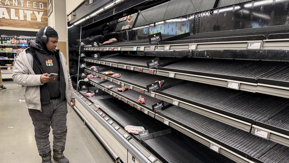 Kar fırtınası alarmı. Uçuşlar iptal edildi, marketler boşaldı. Milyonlarca insana 