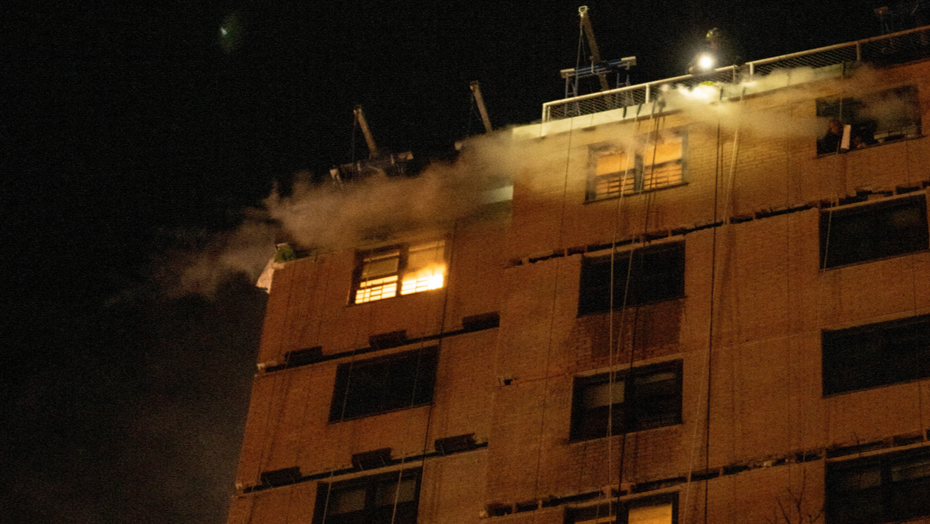 New York'ta bir apartmanda yangın. Bir kişi öldü, 14 kişi yaralandı