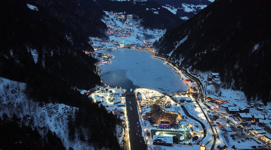 Uzungöl çevresinde binlerce kişilik horonla rekor kırıldı 6