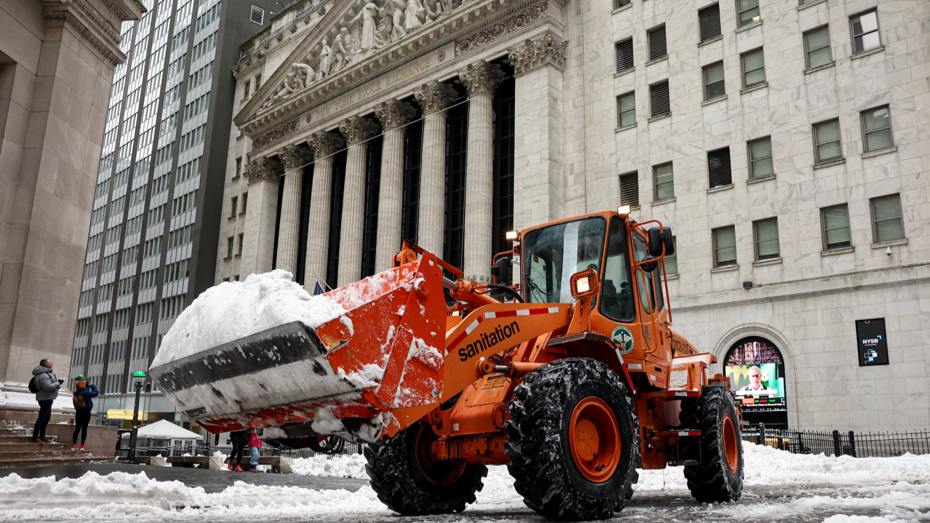 New York'ta karlar erimedi, belediye ilginç bir çözüm buldu