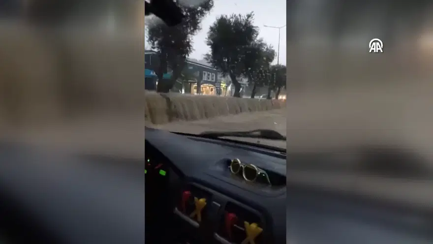 Aydın'da fırtına, sel, dolu. Deniz suyu bulvarla birleşti 7