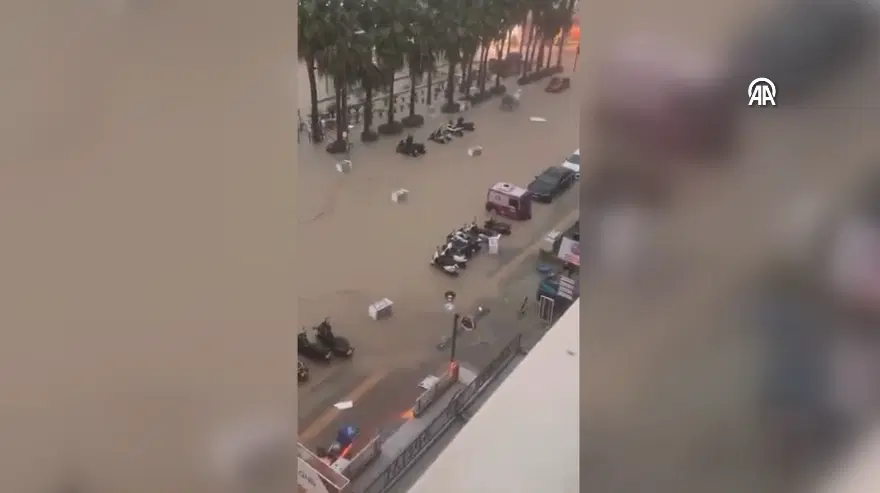 Aydın'da fırtına, sel, dolu. Deniz suyu bulvarla birleşti 4