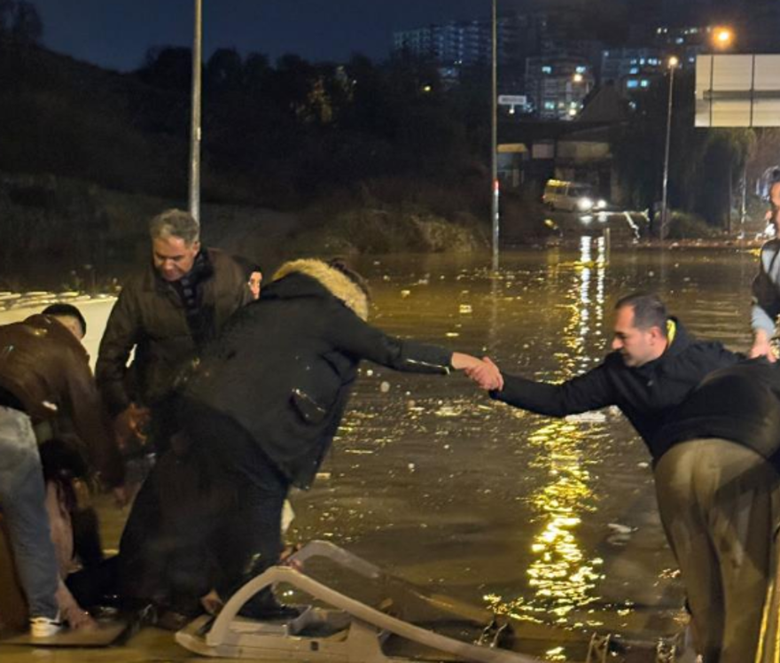 Sele kapılan minibüste can pazarı 1 Sele kapılan minibüste can pazarı 1