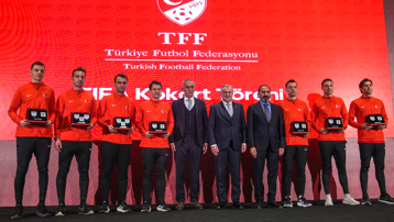FIFA kokart töreni Riva'da yapıldı. 36 hakem FIFA kokartı taktı