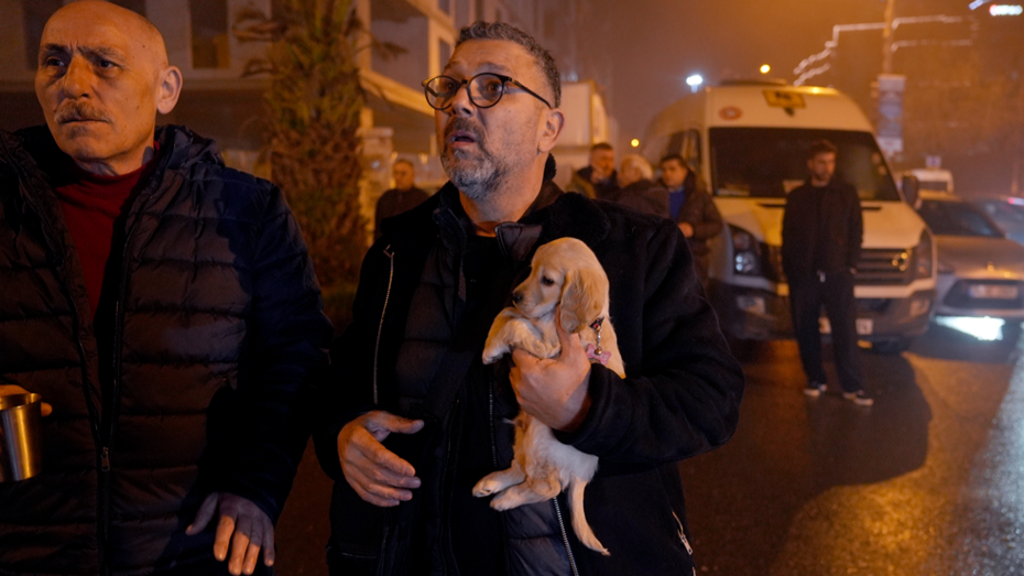 İş hanında yangın paniği. Mahsur kalan 11 kişiyi itfaiye kurtardı