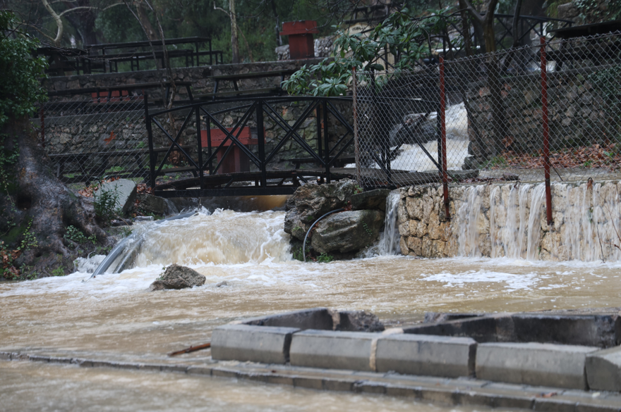 Yağışlar etkisini gösterdi, sular tekrar barajla buluştu 1