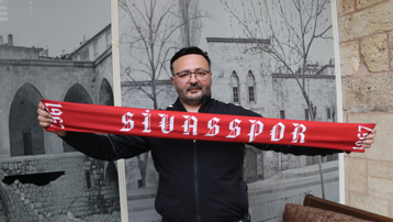 "Bugün sevgilimin yanında olmalıyım" dedi, Sivasspor maçına gitti