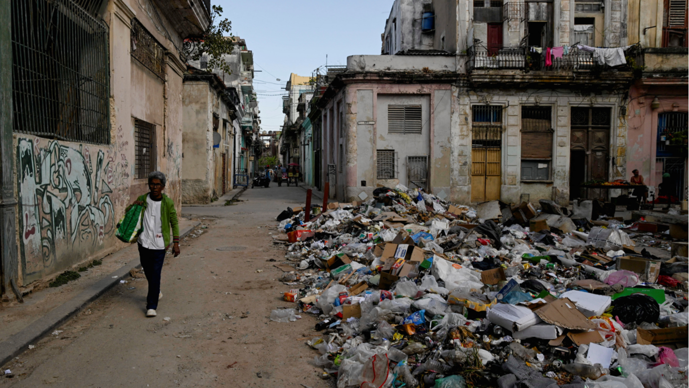Küba çöküşün eşiğinde, komşulardan yardım yok
