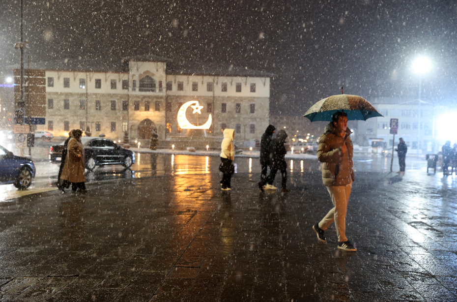 Hava sıcaklığı düşüyor, kar geliyor. Donacağız