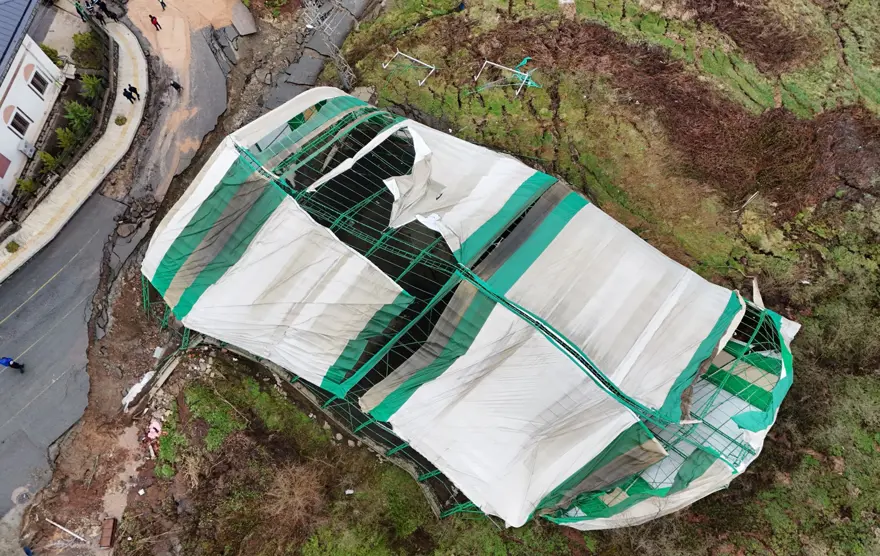 Ordu'da heyelan. Evler devrildi, halı saha yıkıldı 3