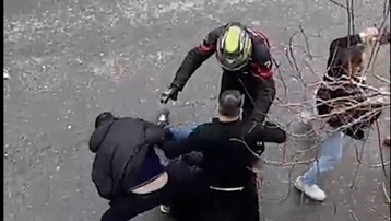 Yol verme tartışması sopalı meydan dayağına dönüştü. Tartışmaya 1 milyon lira ceza kesildi